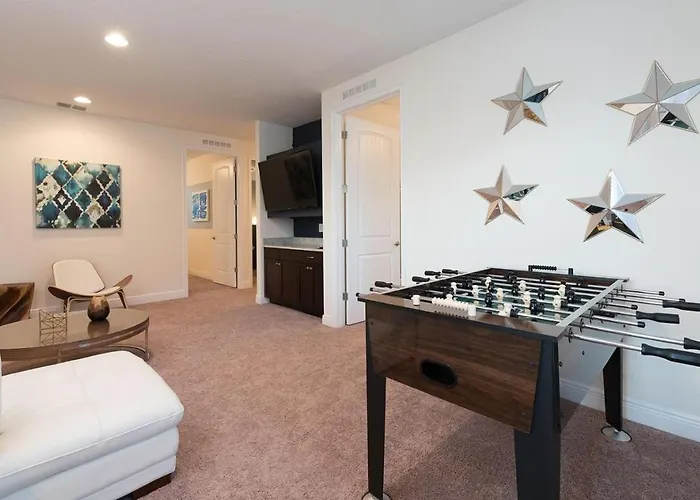 Stylish Sleek 9 Bdrm Home With Full Kitchen At Encore