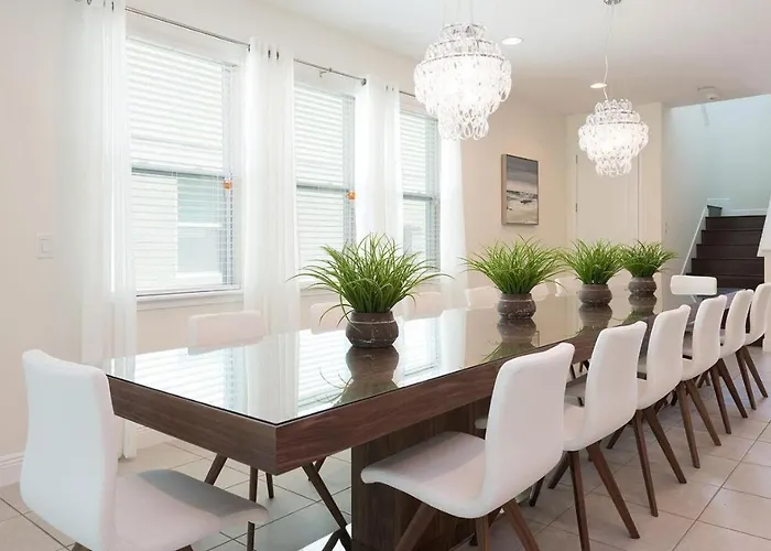 Stylish Sleek 9 Bdrm Home With Full Kitchen At Encore