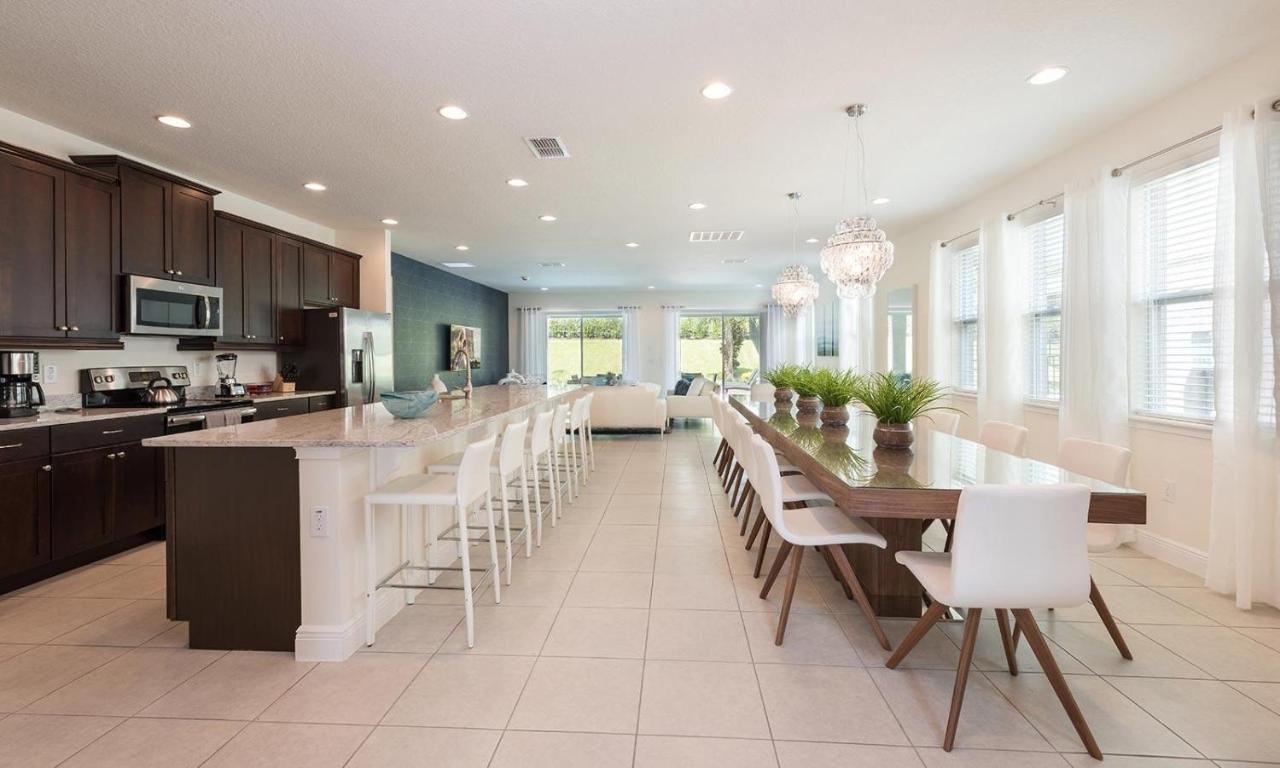 Holiday home Stylish Sleek 9 Bdrm With Full Kitchen At Encore *
