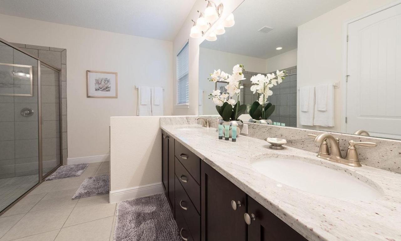 Stylish Sleek 9 Bdrm With Full Kitchen At Encore Holiday home Orlando