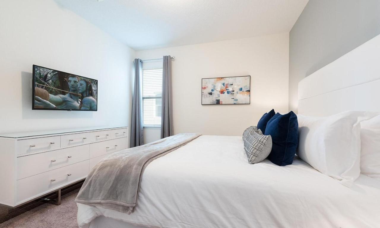 Holiday home Stylish Sleek 9 Bdrm With Full Kitchen At Encore