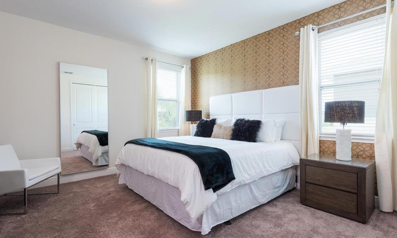 Holiday home Stylish Sleek 9 Bdrm With Full Kitchen At Encore *