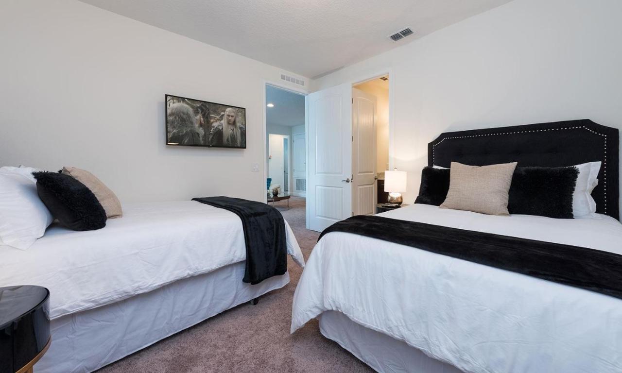 Stylish Sleek 9 Bdrm With Full Kitchen At Encore *