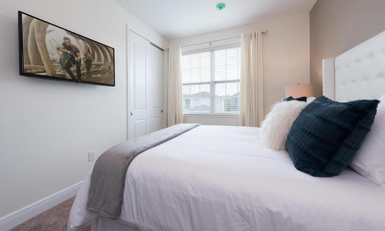 Stylish Sleek 9 Bdrm With Full Kitchen At Encore Holiday home