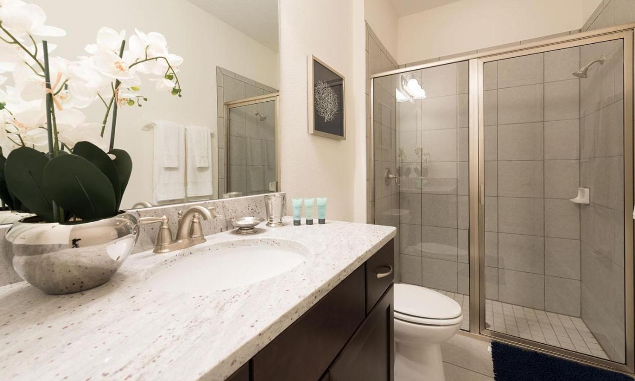 Stylish Sleek 9 Bdrm With Full Kitchen At Encore Holiday home