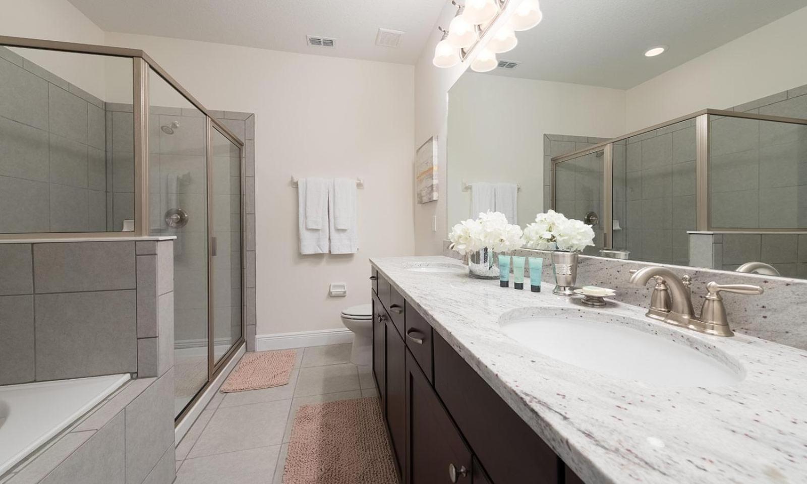 Stylish Sleek 9 Bdrm With Full Kitchen At Encore Holiday home