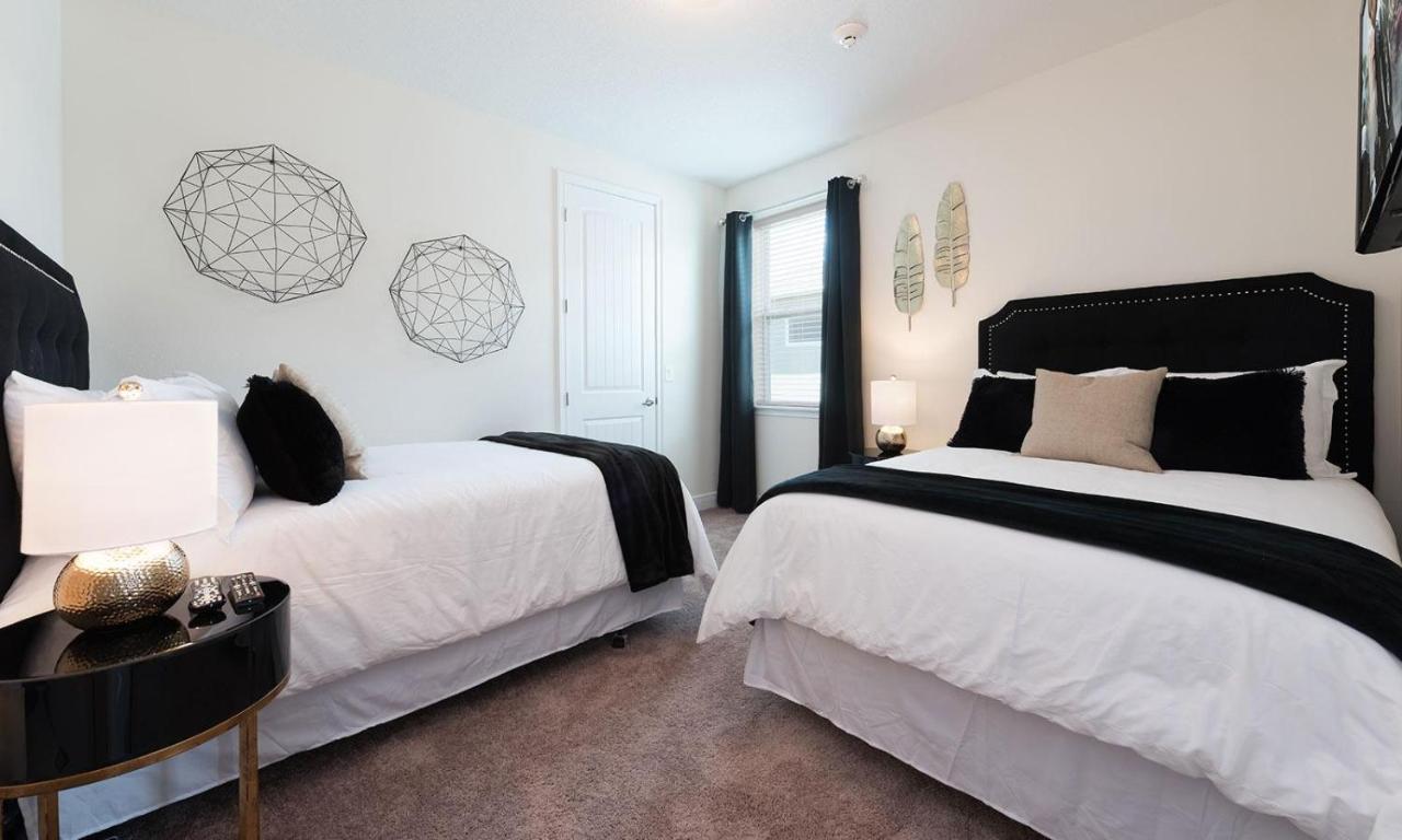 Stylish Sleek 9 Bdrm With Full Kitchen At Encore Holiday home